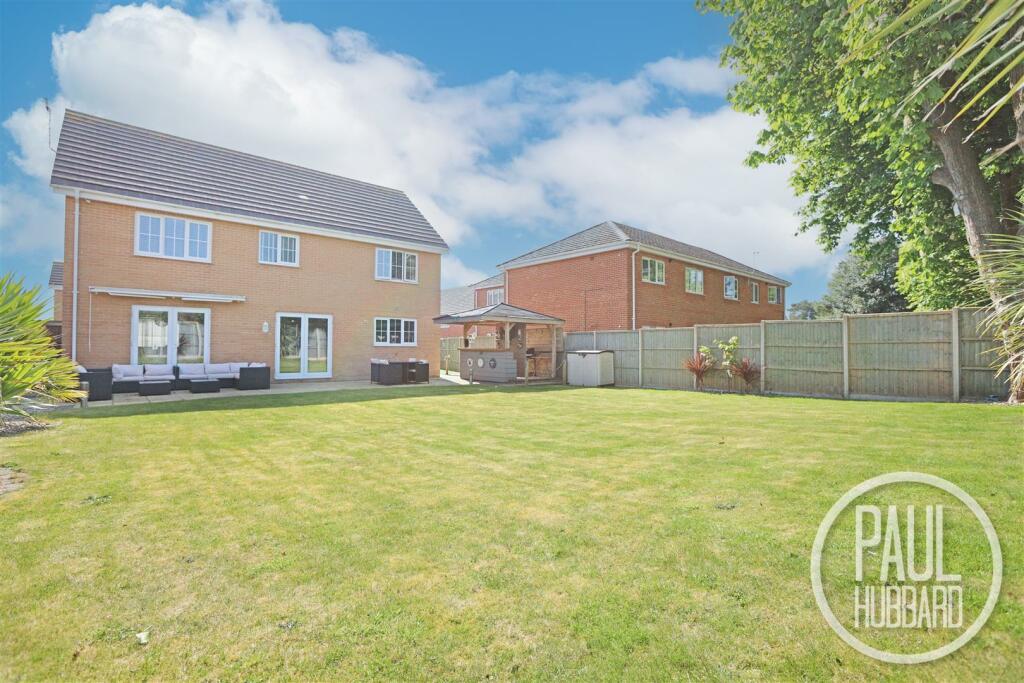 5 bedroom detached house for sale in Pinebanks, Oulton Broad, NR32