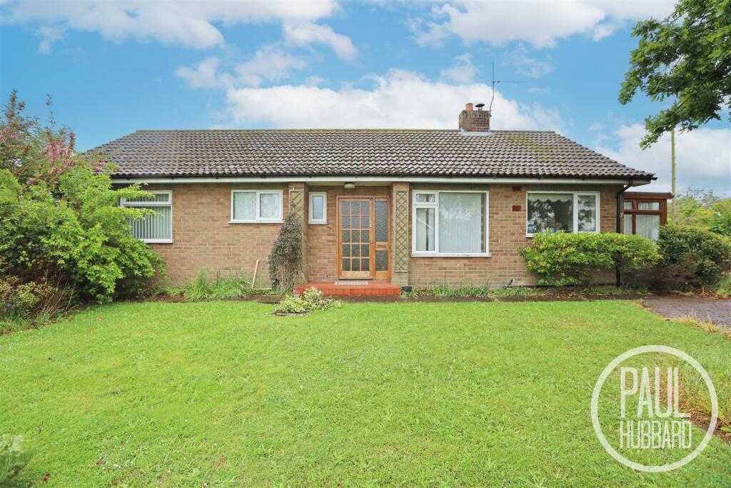 3 bedroom detached bungalow for sale in Borrow Road, Oulton Broad, NR32