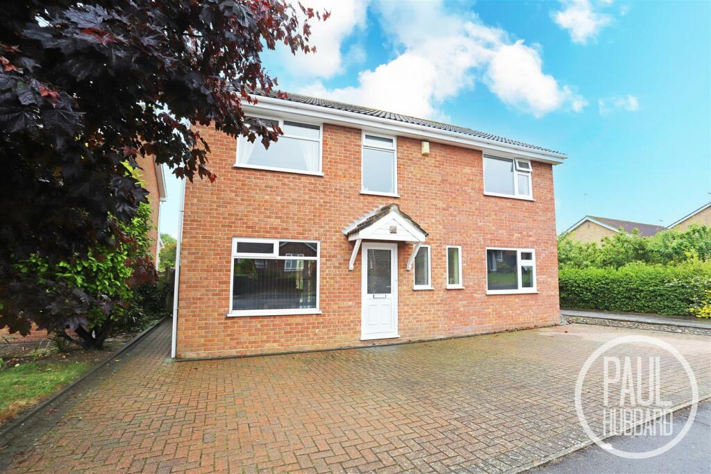 4 bedroom detached house for sale in Elmdale Drive, Carlton Colville, NR33