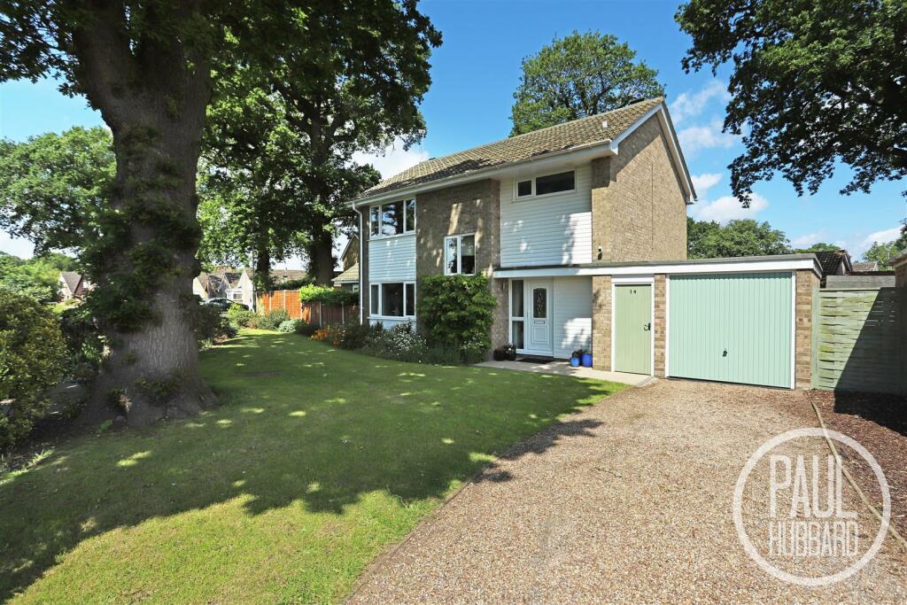 5 bedroom detached house for sale in Rembrandt Close, Gunton, NR32