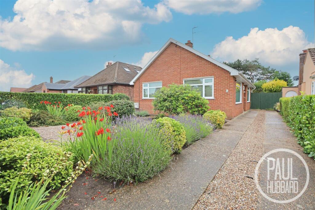 2 bedroom detached bungalow for sale in Clover Way, Gunton, NR32