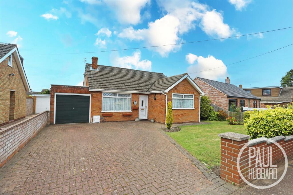 3 bedroom detached bungalow for sale in Mill Lane, Bradwell, Great