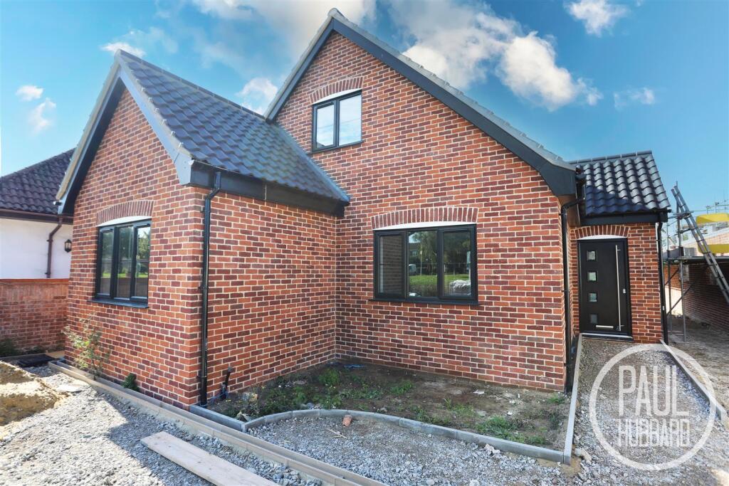 Main image of property: Beccles Road, Carlton Colville, NR33