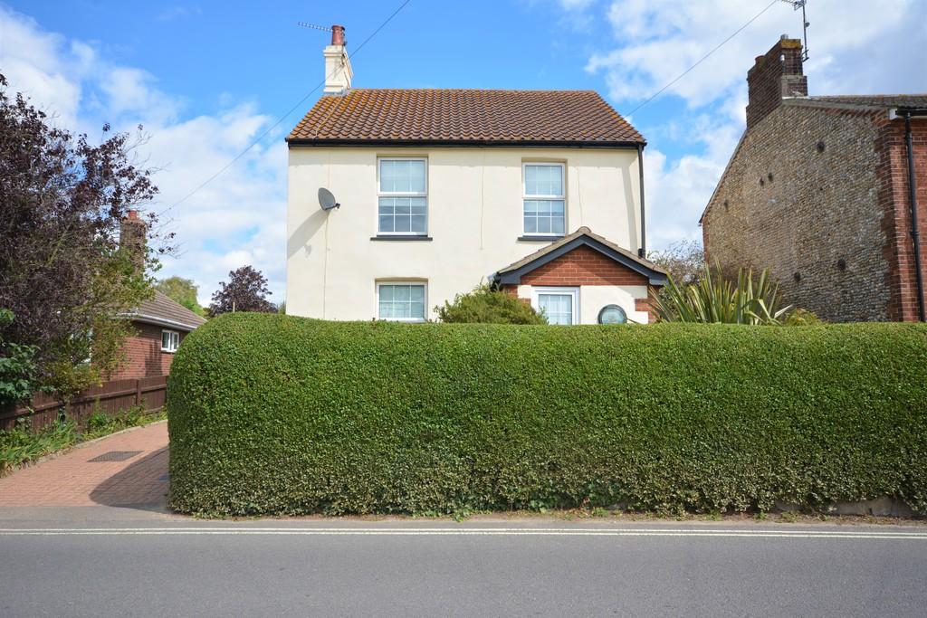 4 bedroom detached house for sale in Church Road, Kessingland, Suffolk