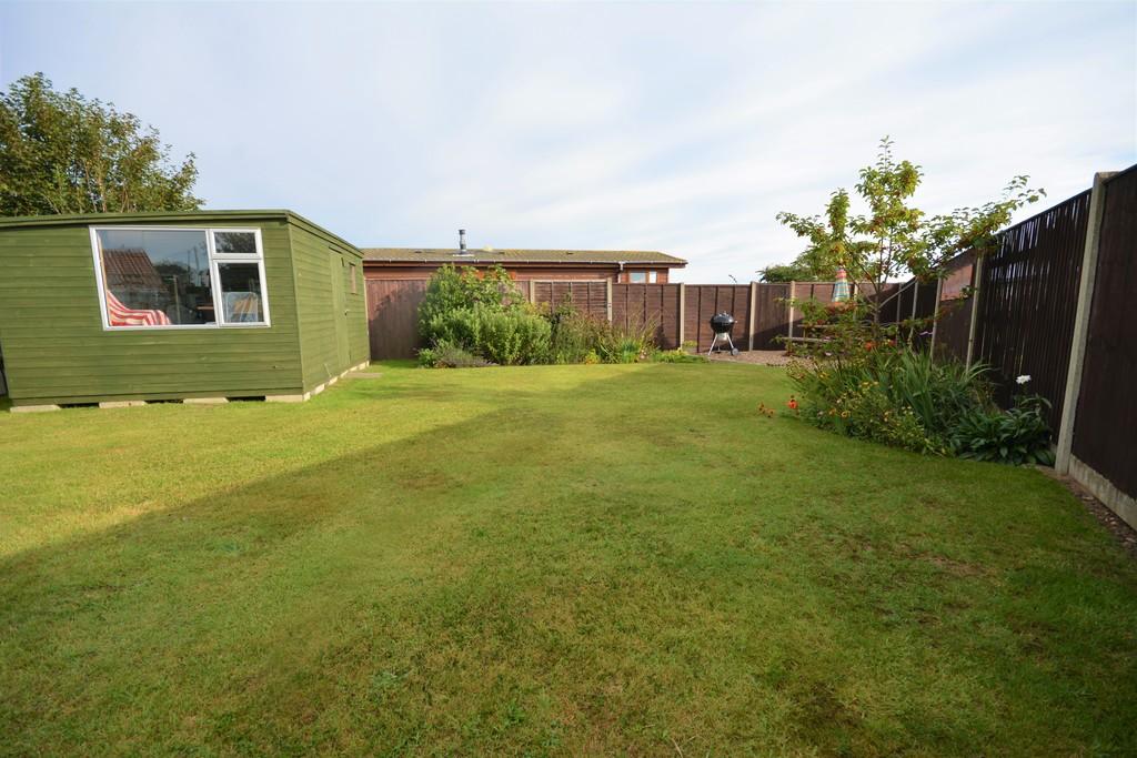 4 bedroom detached bungalow for sale in Jubilee Road, Pakefield