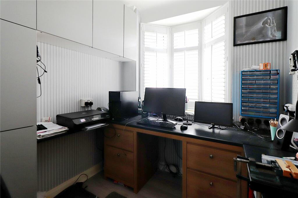 5 bedroom semidetached house for sale in Little Heath Road, The Pantiles, Bexleyheath, Kent, DA7