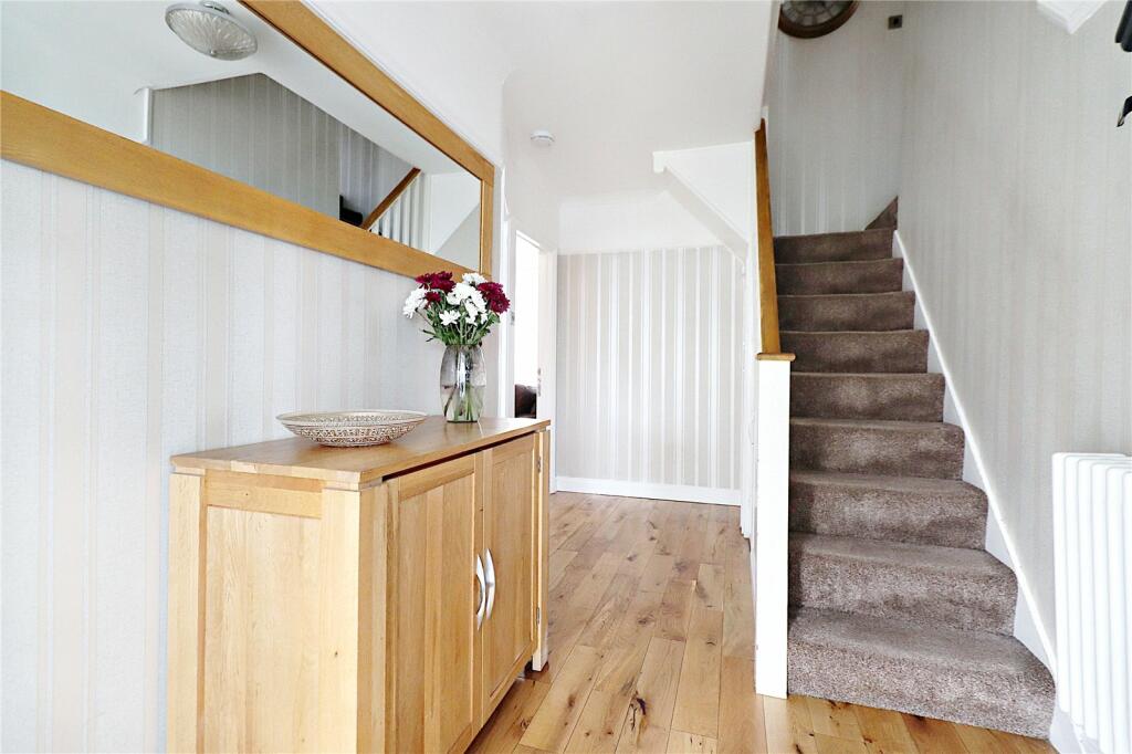 5 bedroom semidetached house for sale in Little Heath Road, The Pantiles, Bexleyheath, Kent, DA7