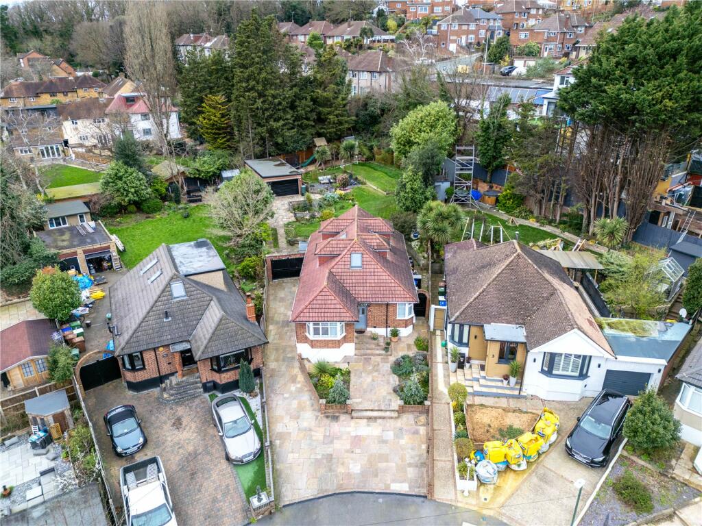 5 bedroom bungalow for sale in Cranleigh Close, Bexley, Kent, DA5