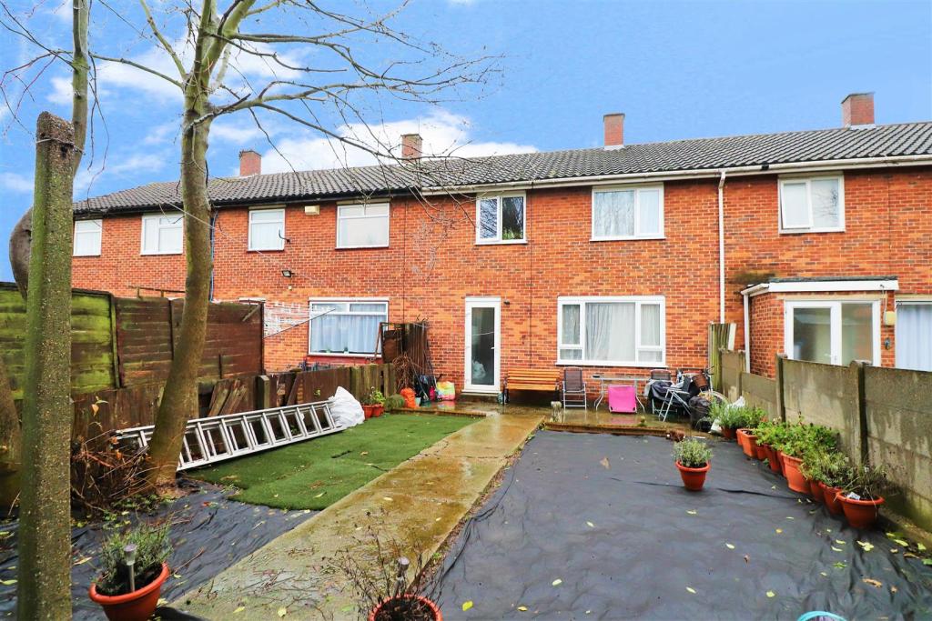 3 bedroom terraced house for sale in Edington Road, Abbey Wood, SE2