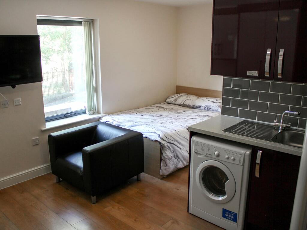 Studio apartment for rent in Lofthouse Place, Leeds, LS2 #203571, LS2