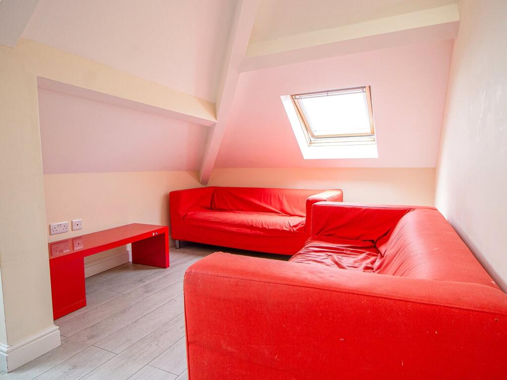 Main image of property: Apt 10, 31 Clarendon Road #494274