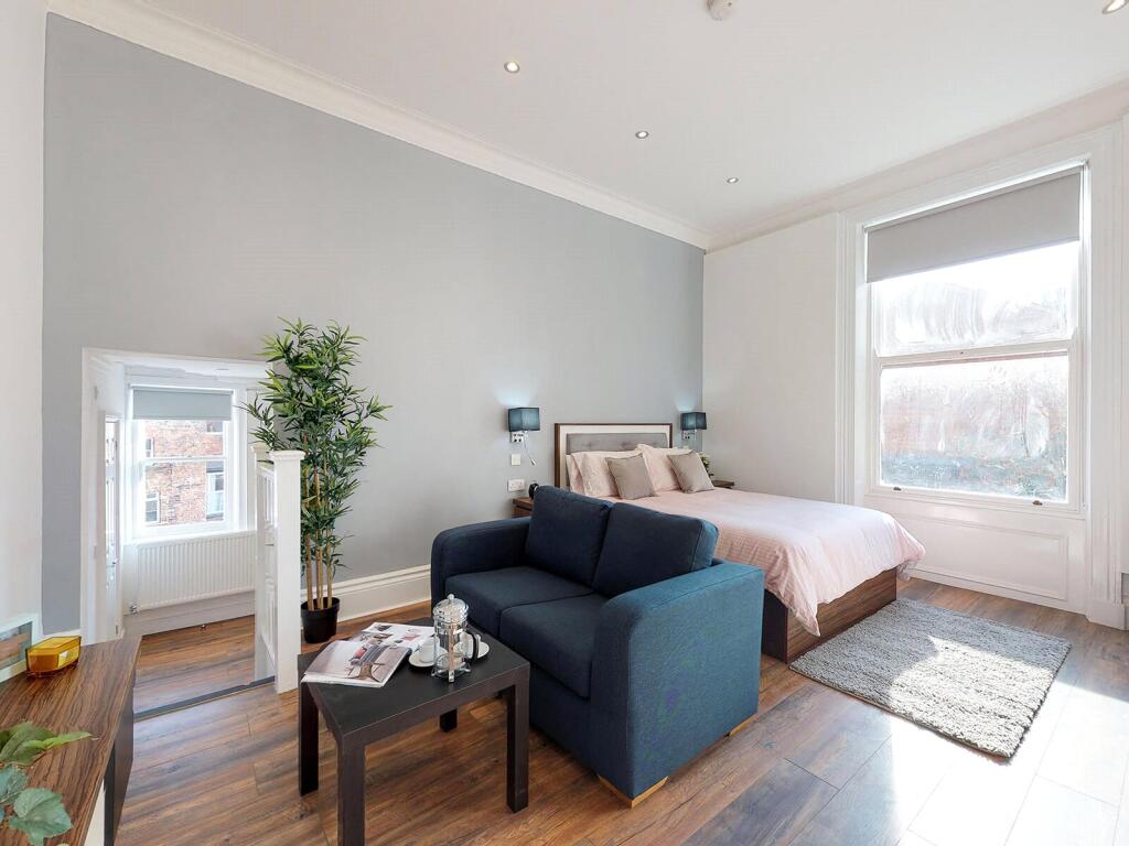 Main image of property: Apt 5, 40 Clarendon Road #600636