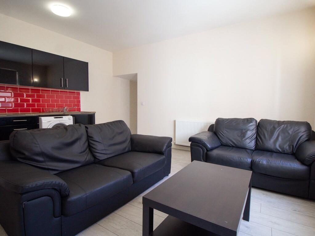 Main image of property: Apt 8, 31 Clarendon Road #319656