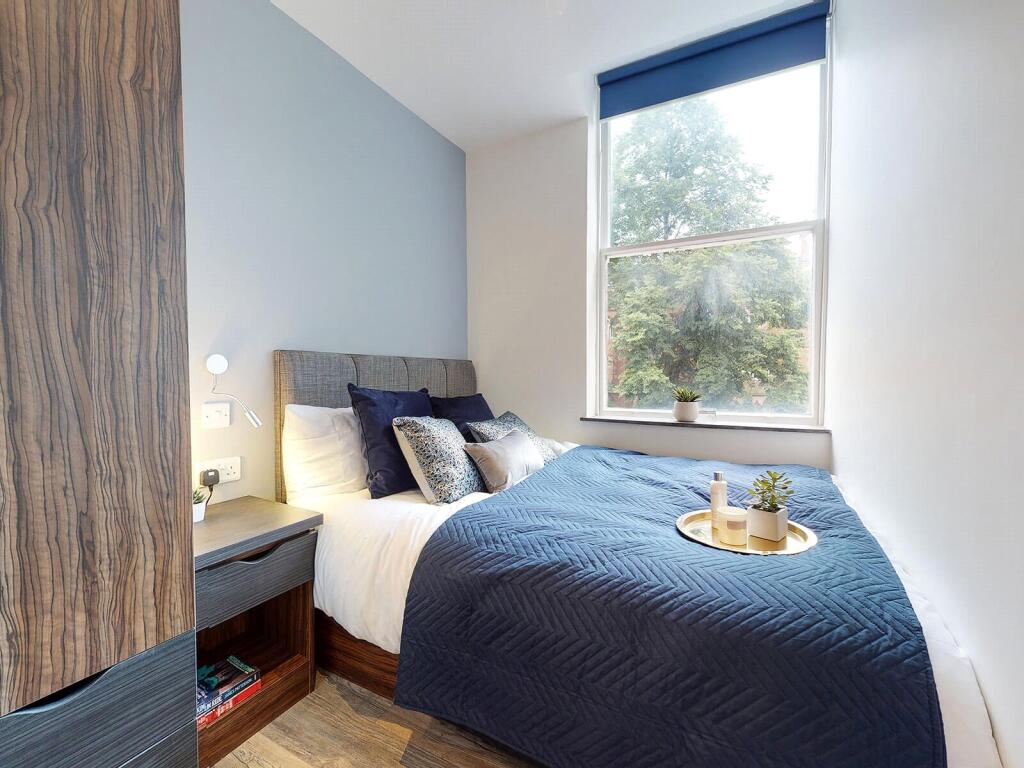 Main image of property: Flat 3, 25 Hyde Terrace #133655