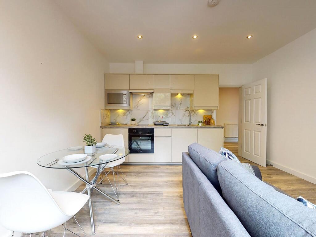 Main image of property: Apt 8, 23 Hyde Terrace #732814