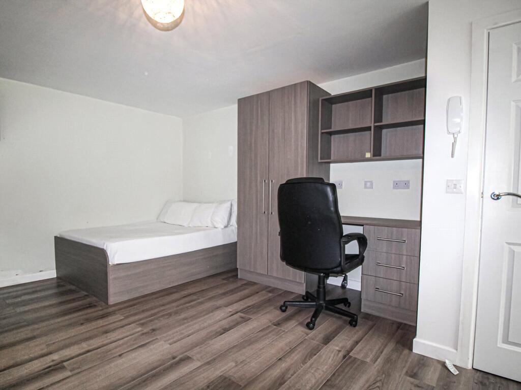 Main image of property: Apt 2, 16 St John's Terrace #485198