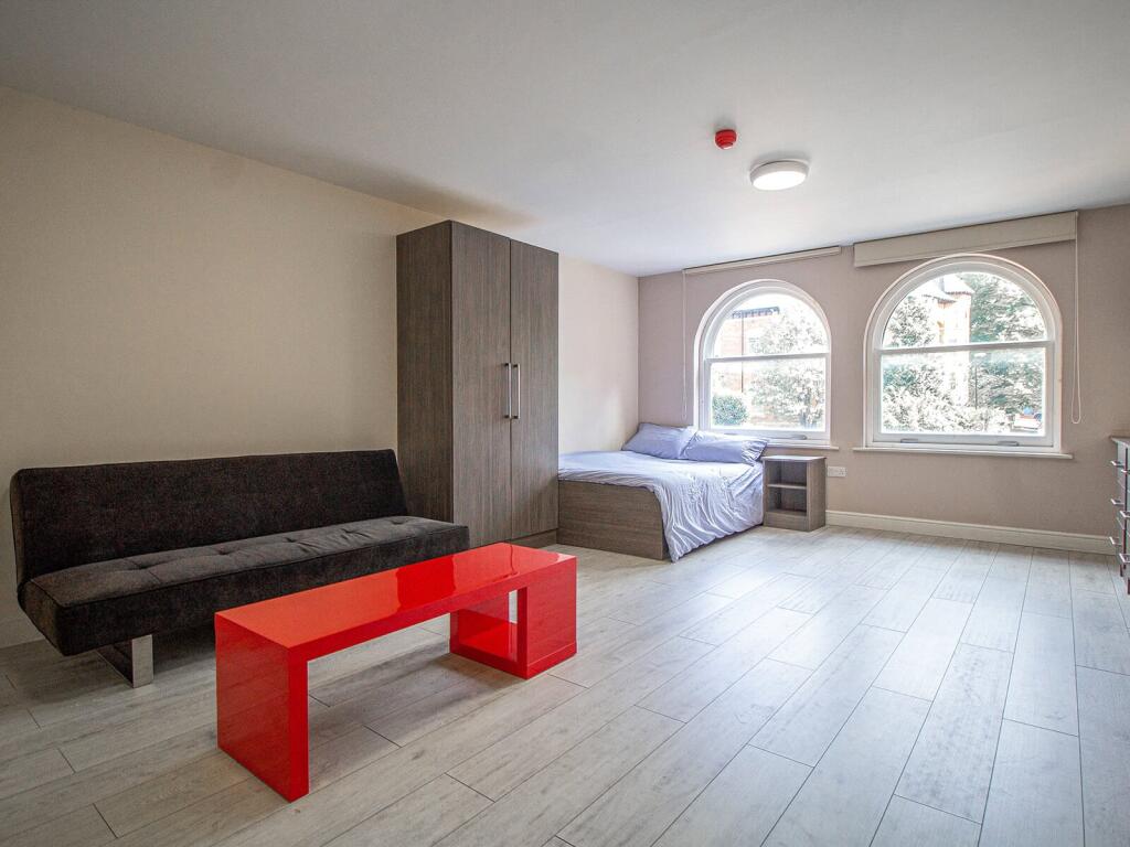 Main image of property: Apt 7, 31 Clarendon Road #404646