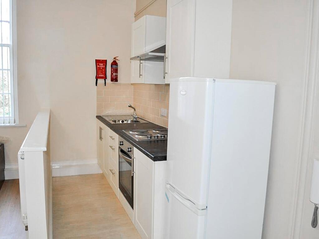 Main image of property: Apt 7, 12a Clarendon Road #871989