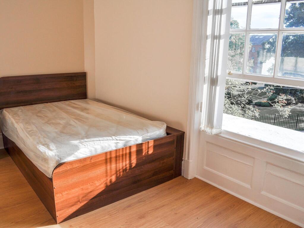 Main image of property: Apt 6, 12a Clarendon Road #658738