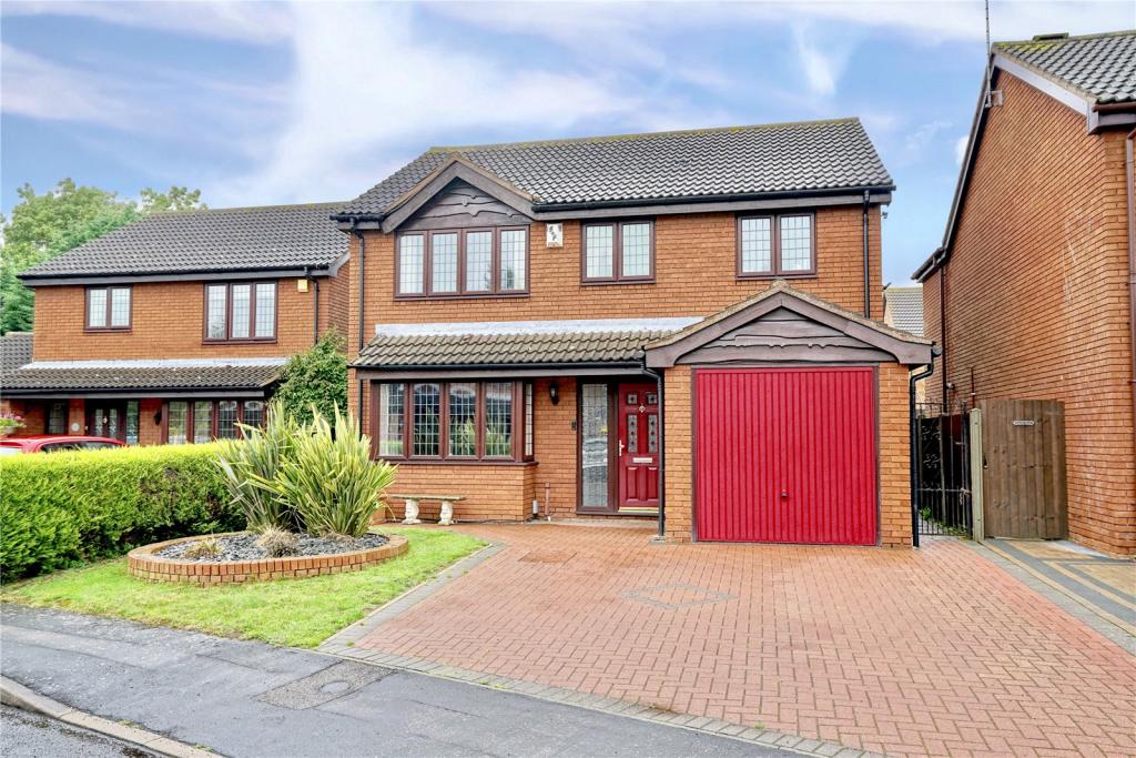 4 bedroom detached house for sale in The Hallards, Eaton Ford, St