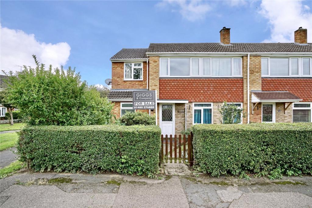 4 bedroom end of terrace house for sale in Booth Way, Little Paxton, St