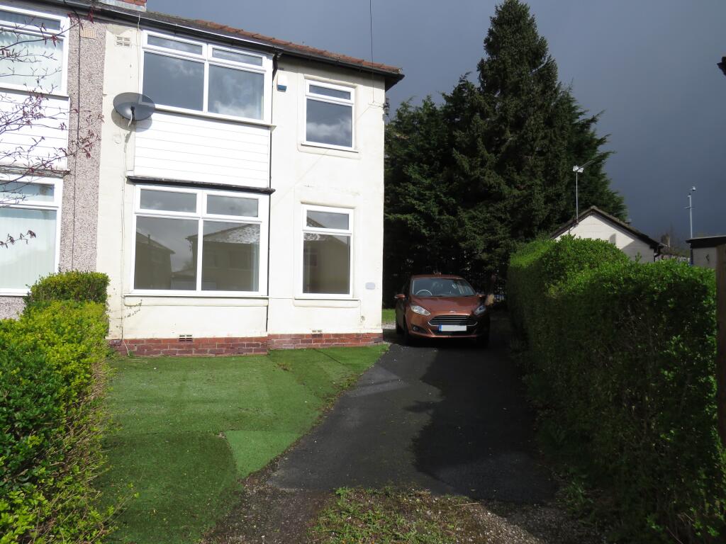 3 bedroom house for rent in Larch Hill, BRADFORD, BD6
