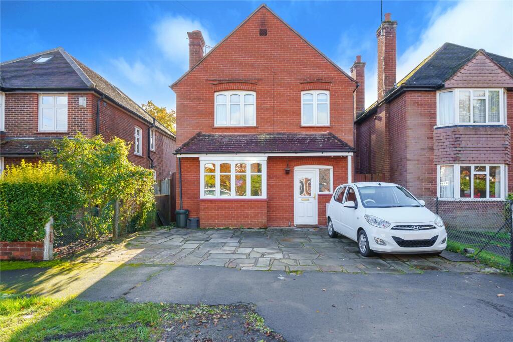 4 bedroom detached house for sale in Holyoake Avenue, Horsell, Surrey, GU21