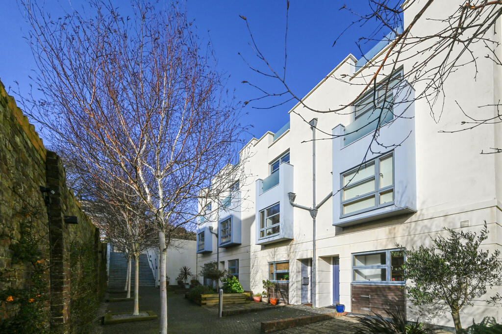 3 bedroom mews property for sale in Sussex Square Mews, Kemptown