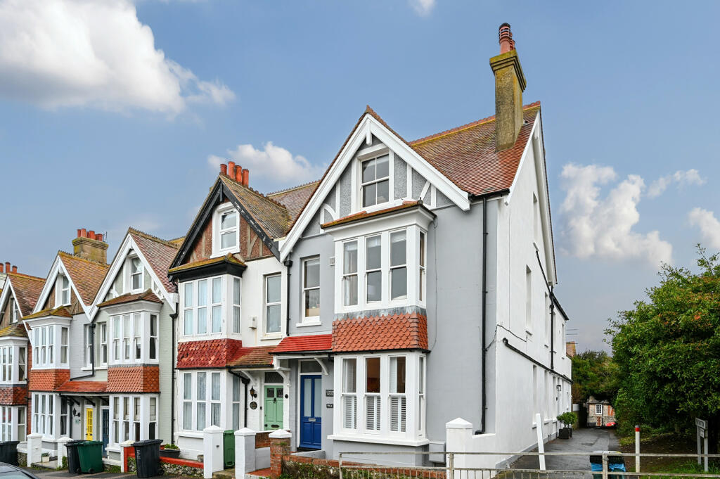 2 bedroom flat for sale in Steyning Road, Rottingdean Brighton, East Sussex, BN2