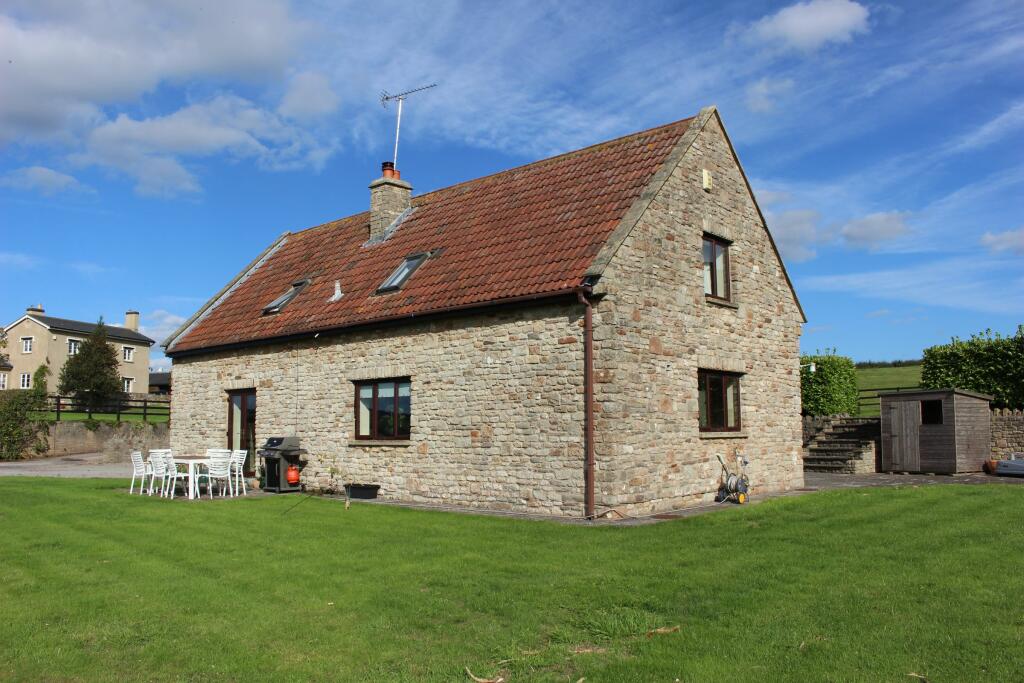 4 bedroom detached house for rent in Old Stables, Pitts Farm, Knowle