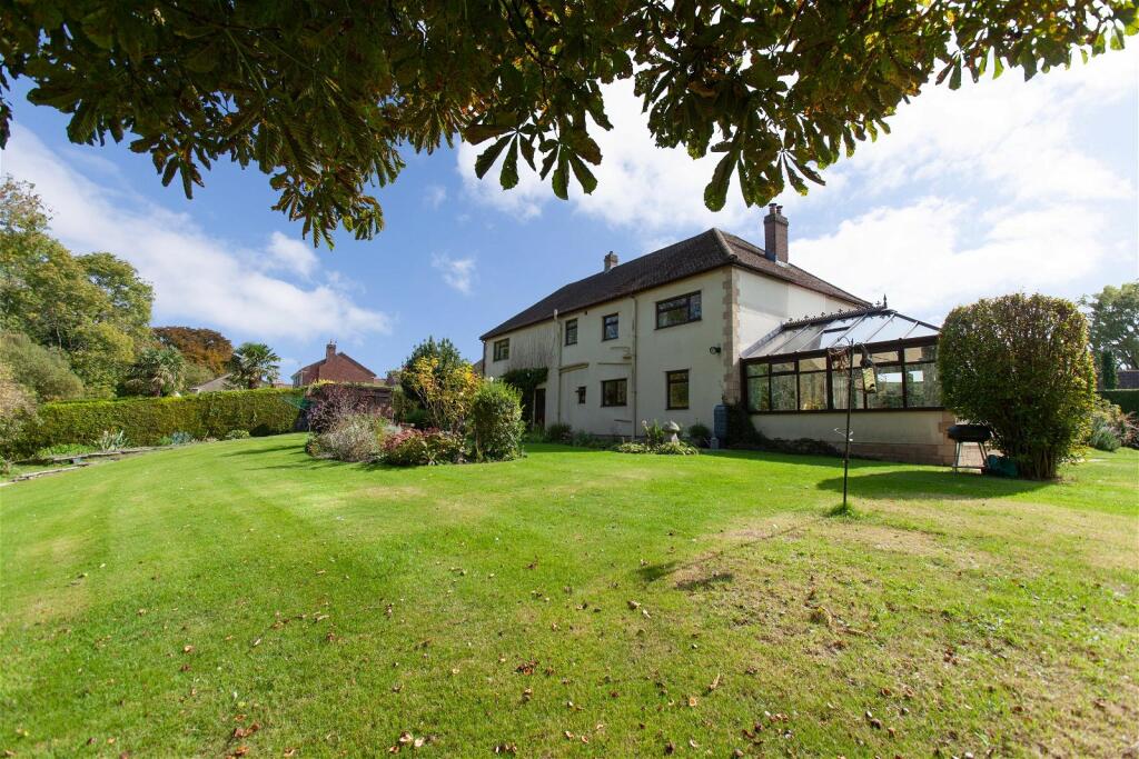 4 bedroom detached house for sale in Cherhill, Wiltshire, SN11 8XP, SN11