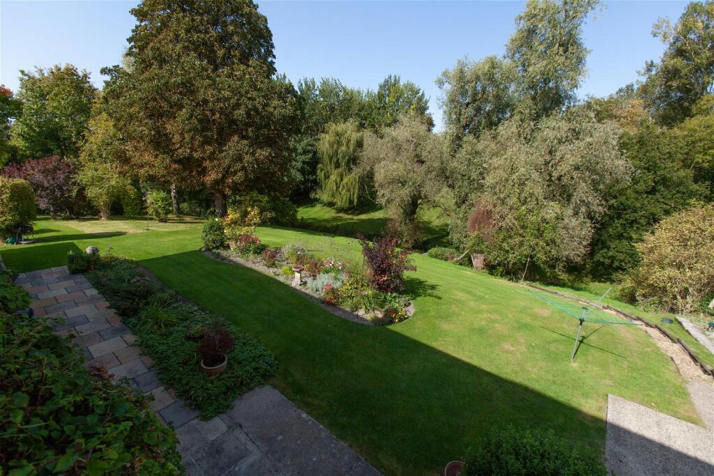 4 bedroom detached house for sale in Cherhill, Wiltshire, SN11 8XP, SN11