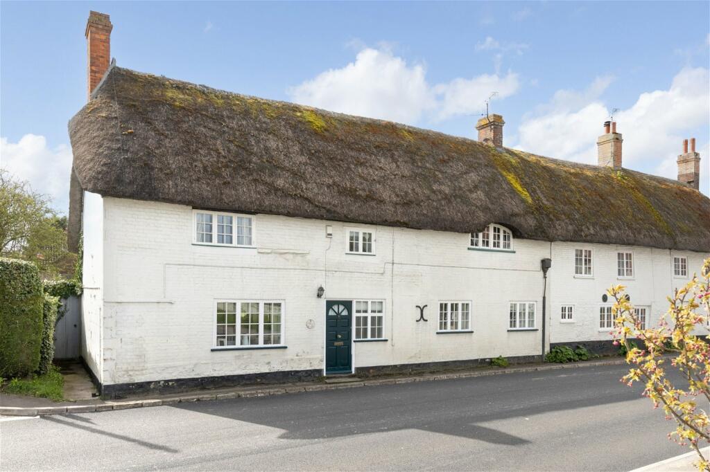 3 bedroom semidetached house for sale in West Lavington, Devizes, SN10