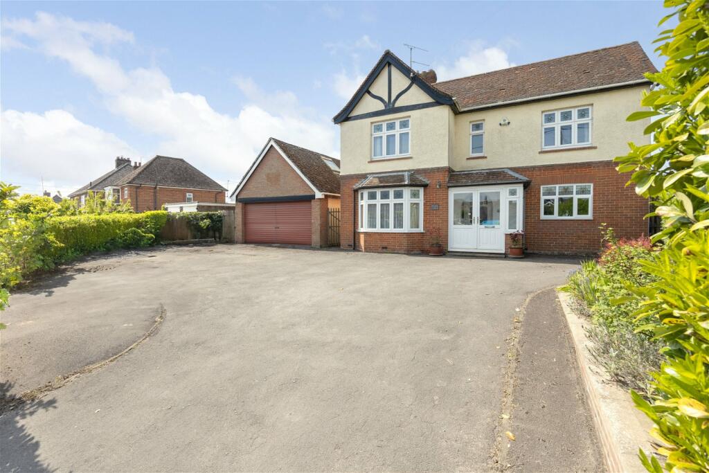 5 bedroom detached house for sale in Nursteed Road, Devizes, SN10 3AH, SN10