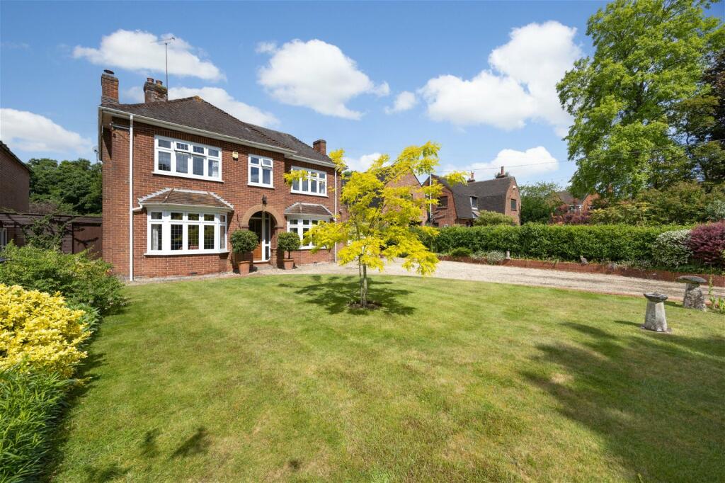 4 bedroom detached house for sale in The Fairway, Devizes, Wiltshire ...