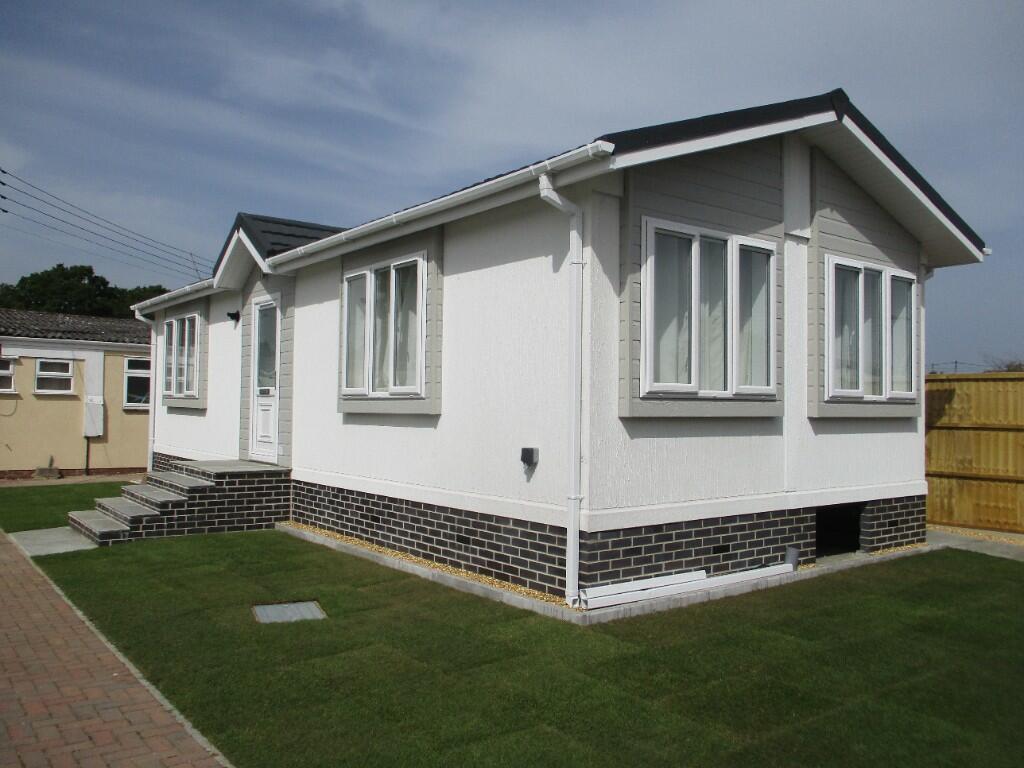 2 bedroom park home for sale in Blackfield, SO45