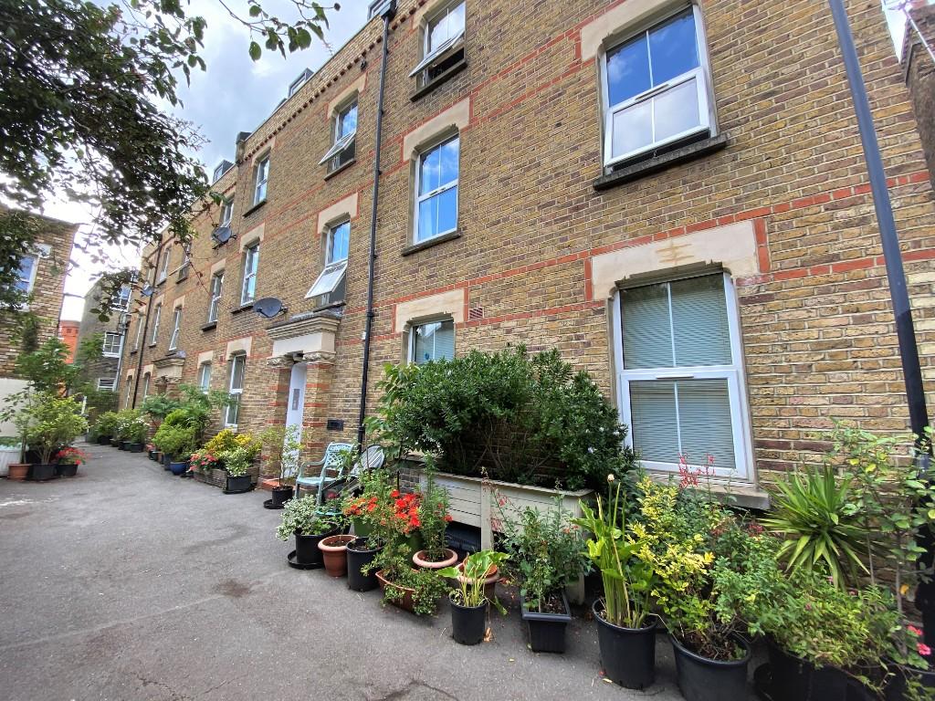 1 bedroom flat for sale in South Lambeth Road, London, SW8