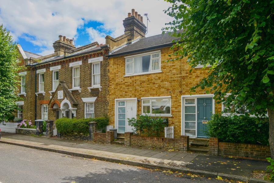 2 bedroom terraced house for rent in Eversleigh Road, Battersea SW11