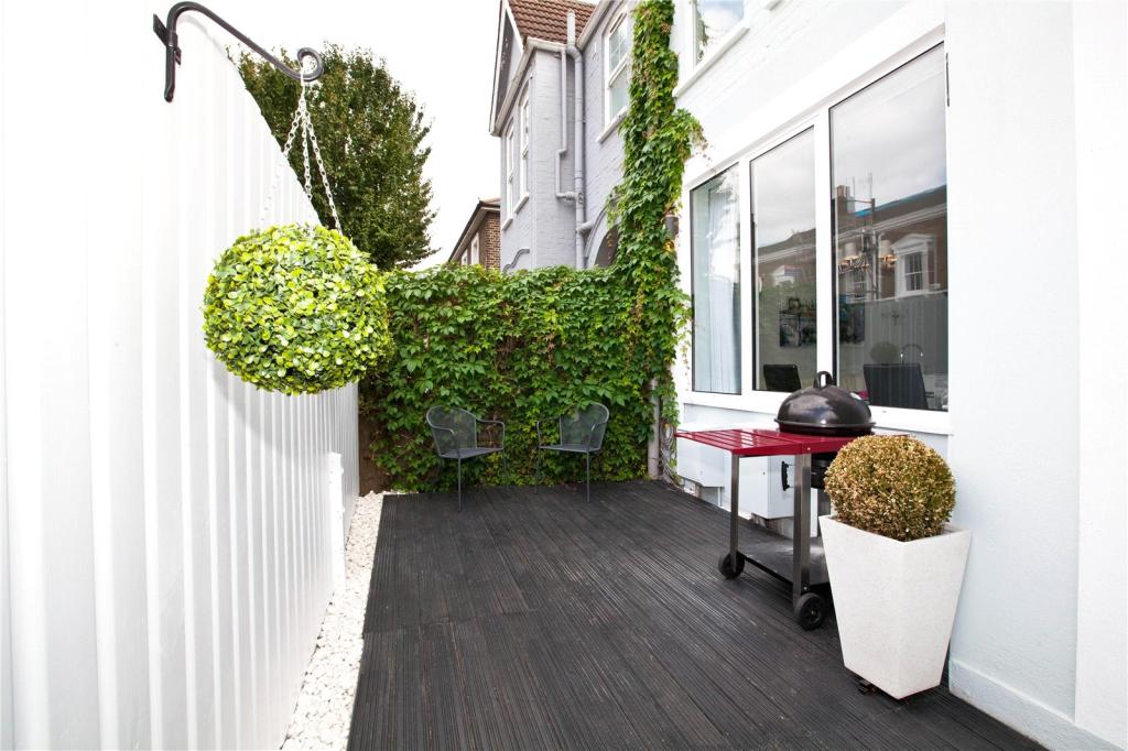 House to rent on Montgomery Road, Chiswick, London, UK, W4