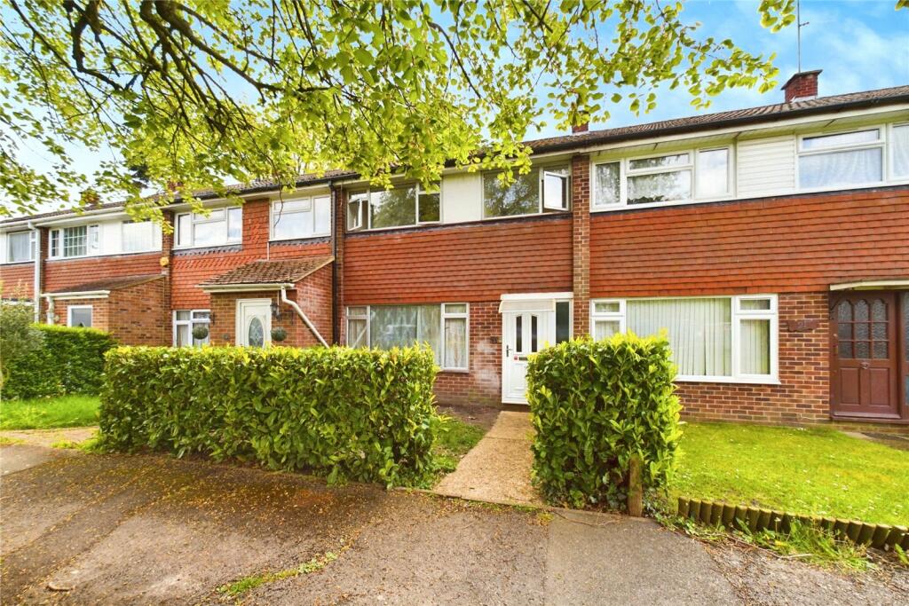 3 bedroom terraced house for rent in Giles Road, Tadley, Hampshire, RG26