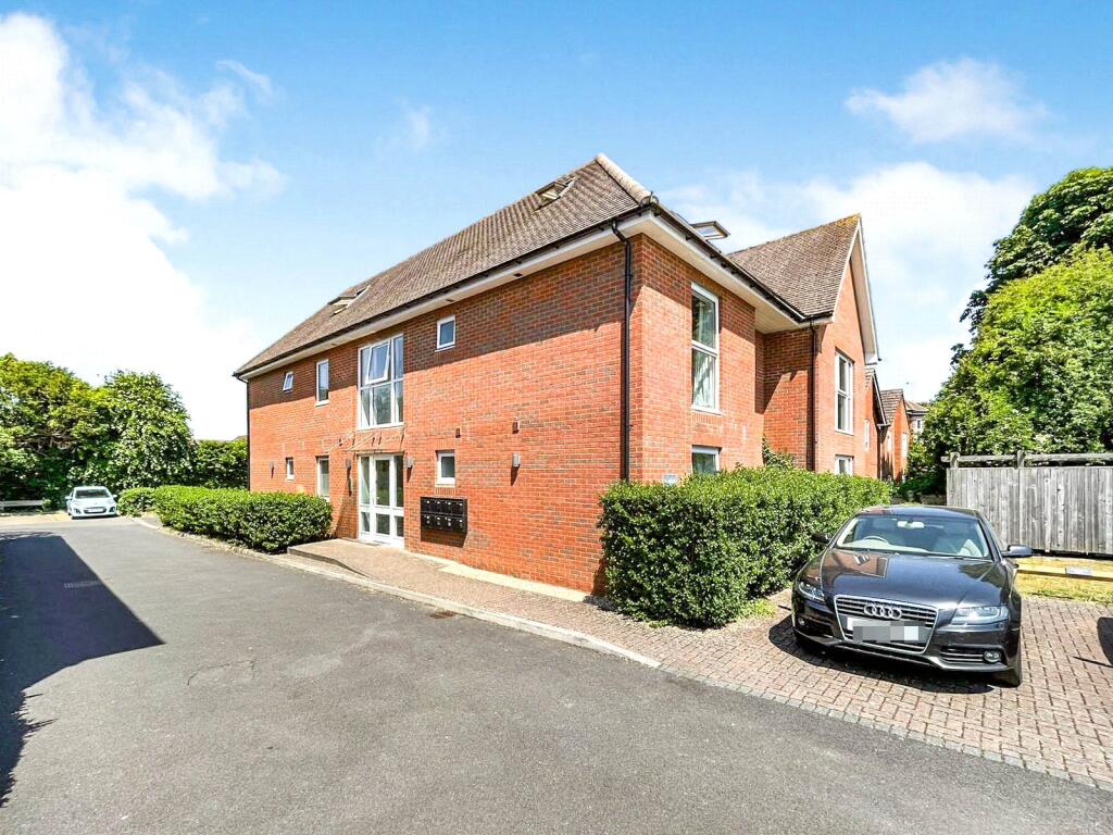 Main image of property: 8, Mayfield House, Craven Road, Newbury, Berkshire, RG14