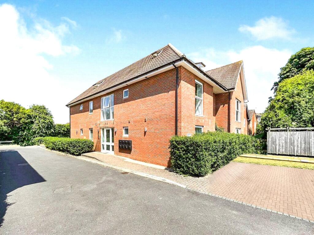 Main image of property: Craven Road, Newbury, Berkshire, RG14