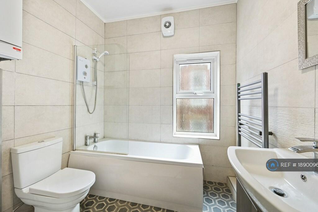 Terraced to rent on Garstang Road, Preston, PR1