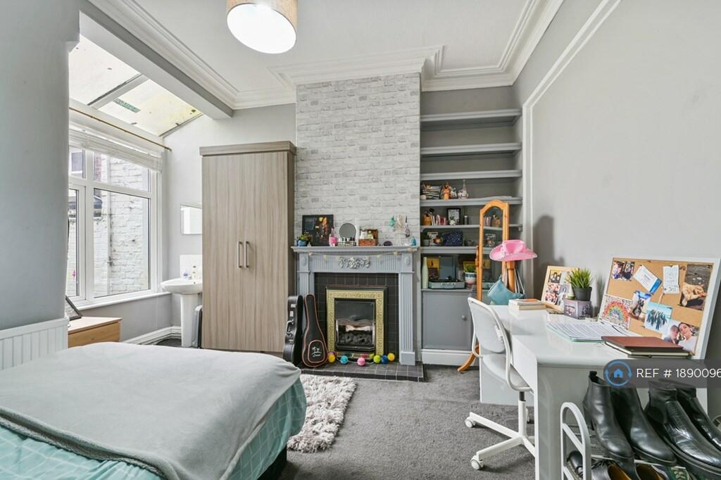 Terraced to rent on Garstang Road, Preston, PR1