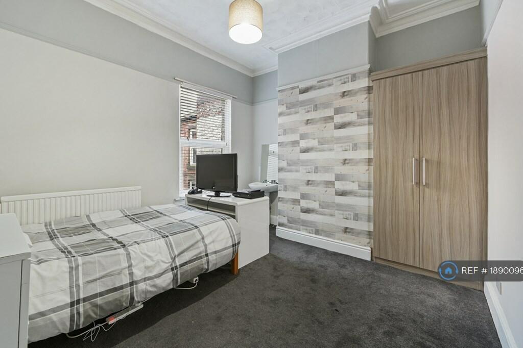 Terraced to rent on Garstang Road, Preston, PR1