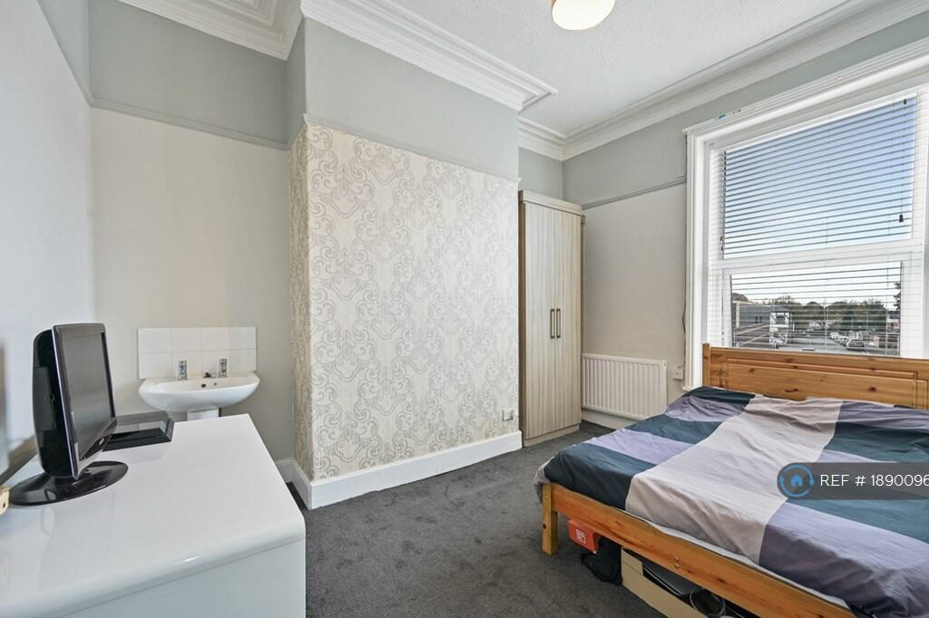 Terraced to rent on Garstang Road, Preston, PR1