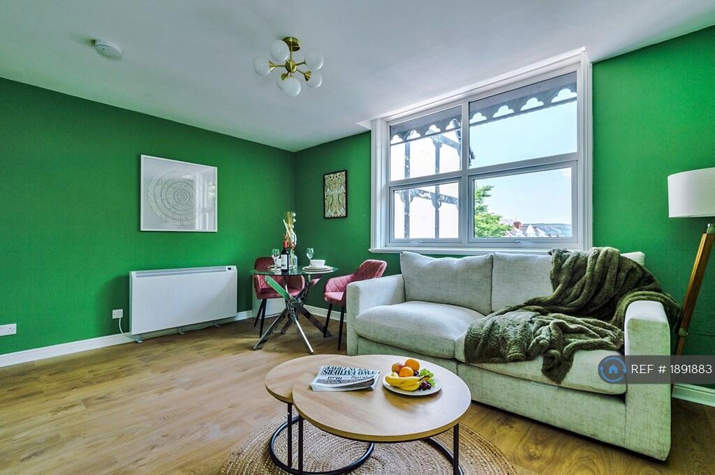 Flat to rent on The Anchorage, Llandudno, LL30