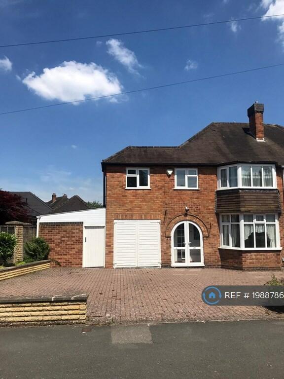 4 bedroom semi-detached house for rent in Beechwood Park Road, Solihull, B91