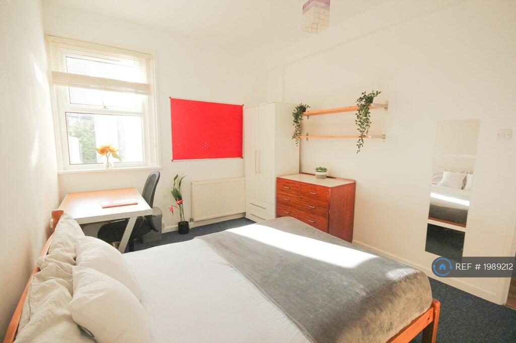 1 bedroom house share for rent in Francis Avenue, Southsea, PO4