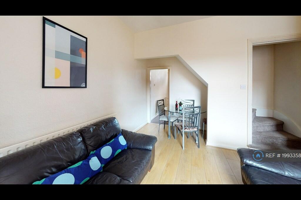 4 bedroom terraced house for rent in Jarrom Street, Leicester, LE2